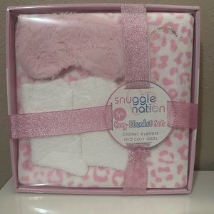 Snuggle Nation 3pc Cozy Blanket Set.
